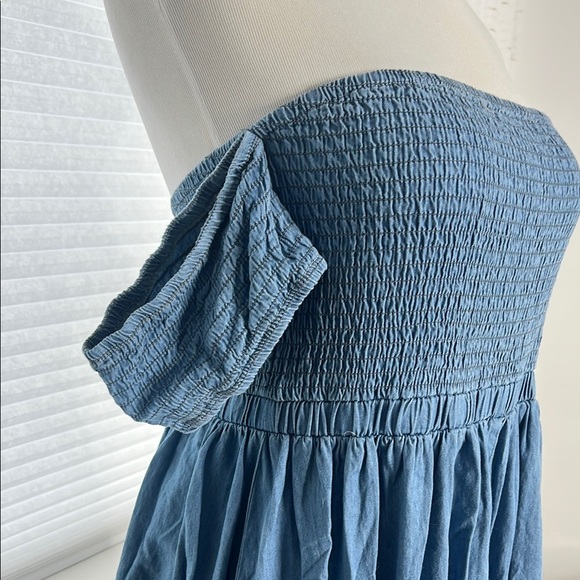 Elegant Blue Off-Shoulder Maxi Dress - Picture 3 of 5